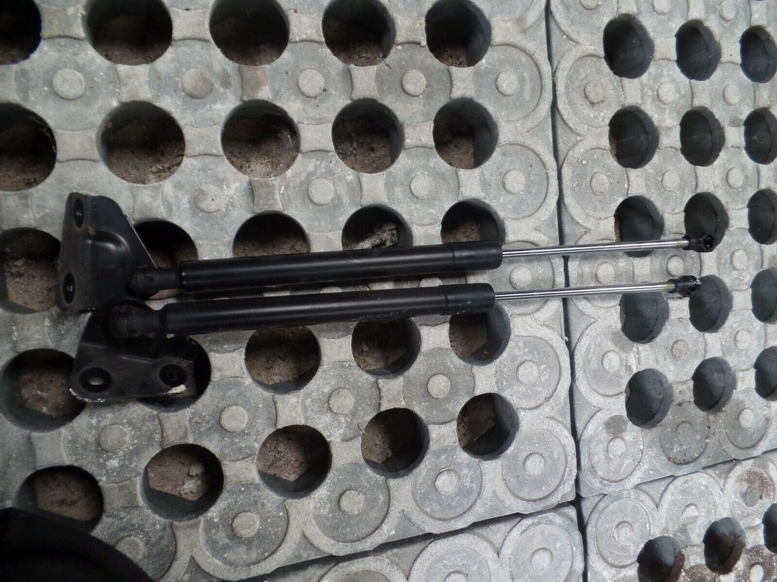 Citroen DS3 2015/16 1.2T Boot / Tailgate Rear Gas Struts (Pair)