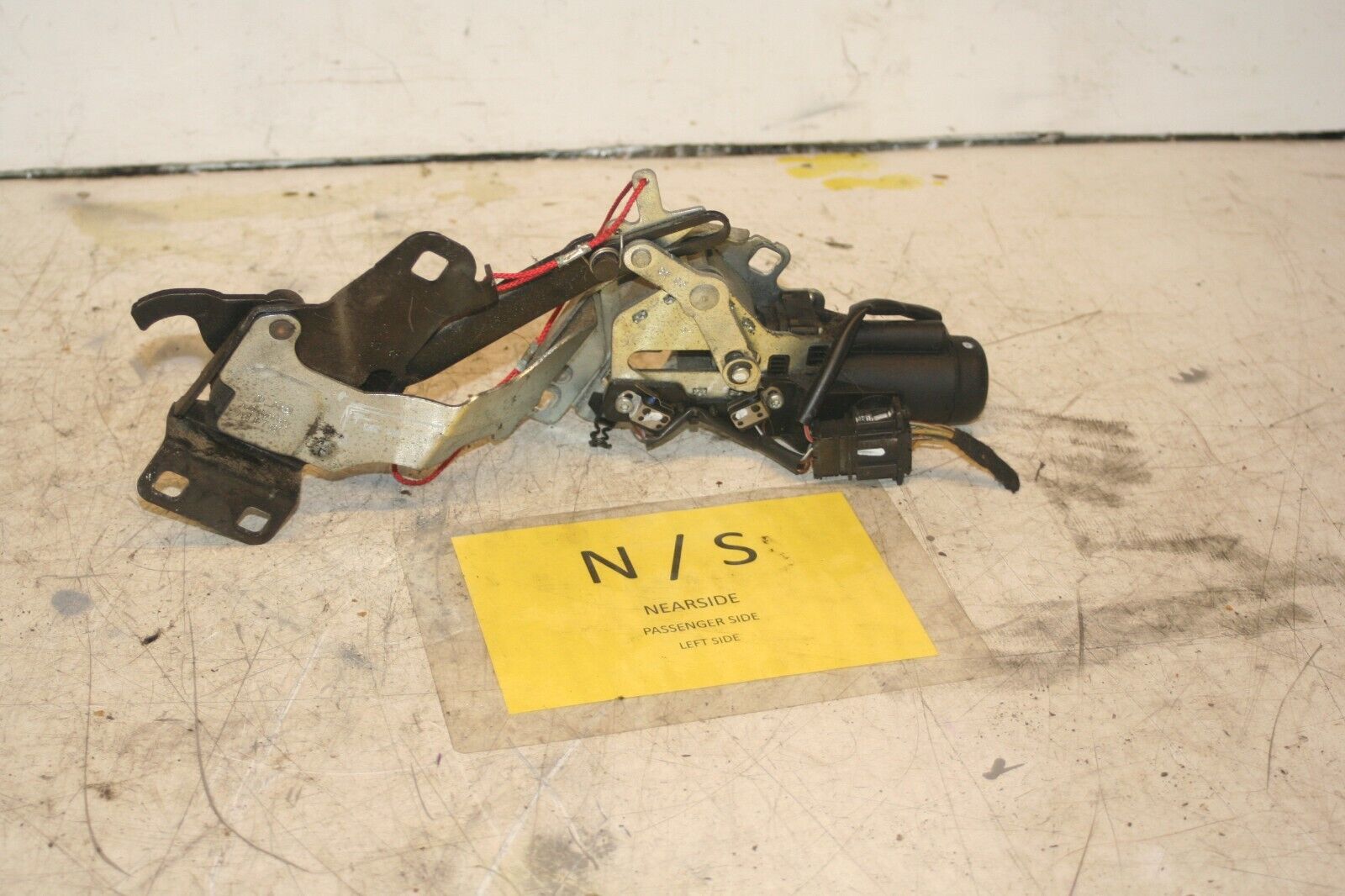 2004 VOLKSWAGEN CONVERTIBLE BEETLE 1.8T. PASSENGER SIDE CONVERTIBLE ROOF MOTOR - Image 3