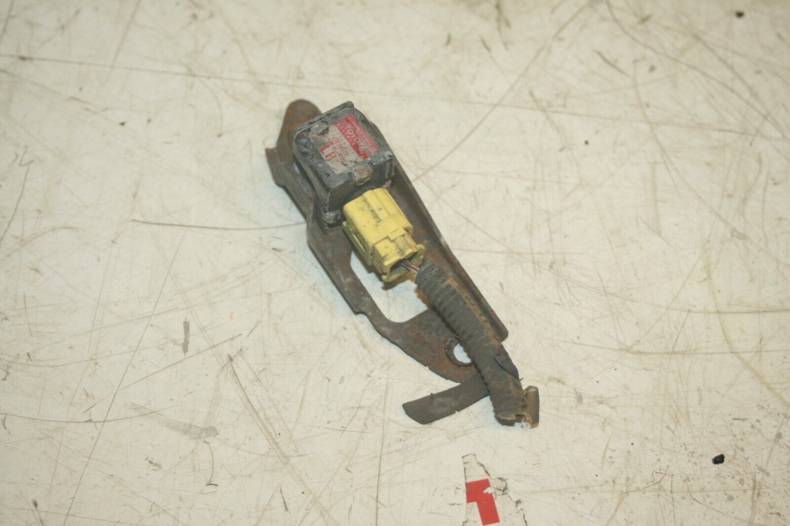 (99) TOYOTA RAV 4 3 DOOR. AIRBAG CRASH SENSOR