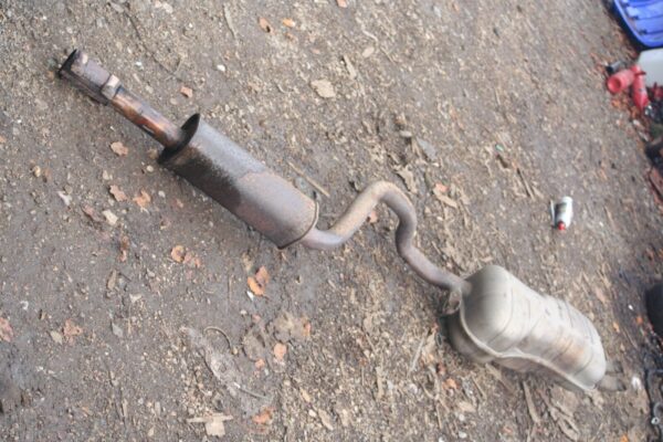 2004 VOLKSWAGEN CONVERTIBLE BEETLE 1.8T. EXHAUST MIDDLE AND REAR