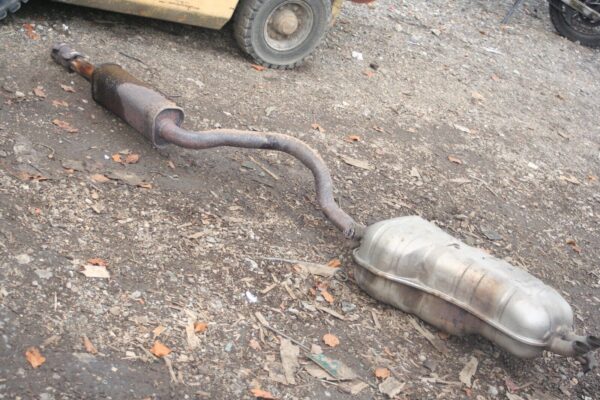 2004 VOLKSWAGEN CONVERTIBLE BEETLE 1.8T. EXHAUST MIDDLE AND REAR - Image 2