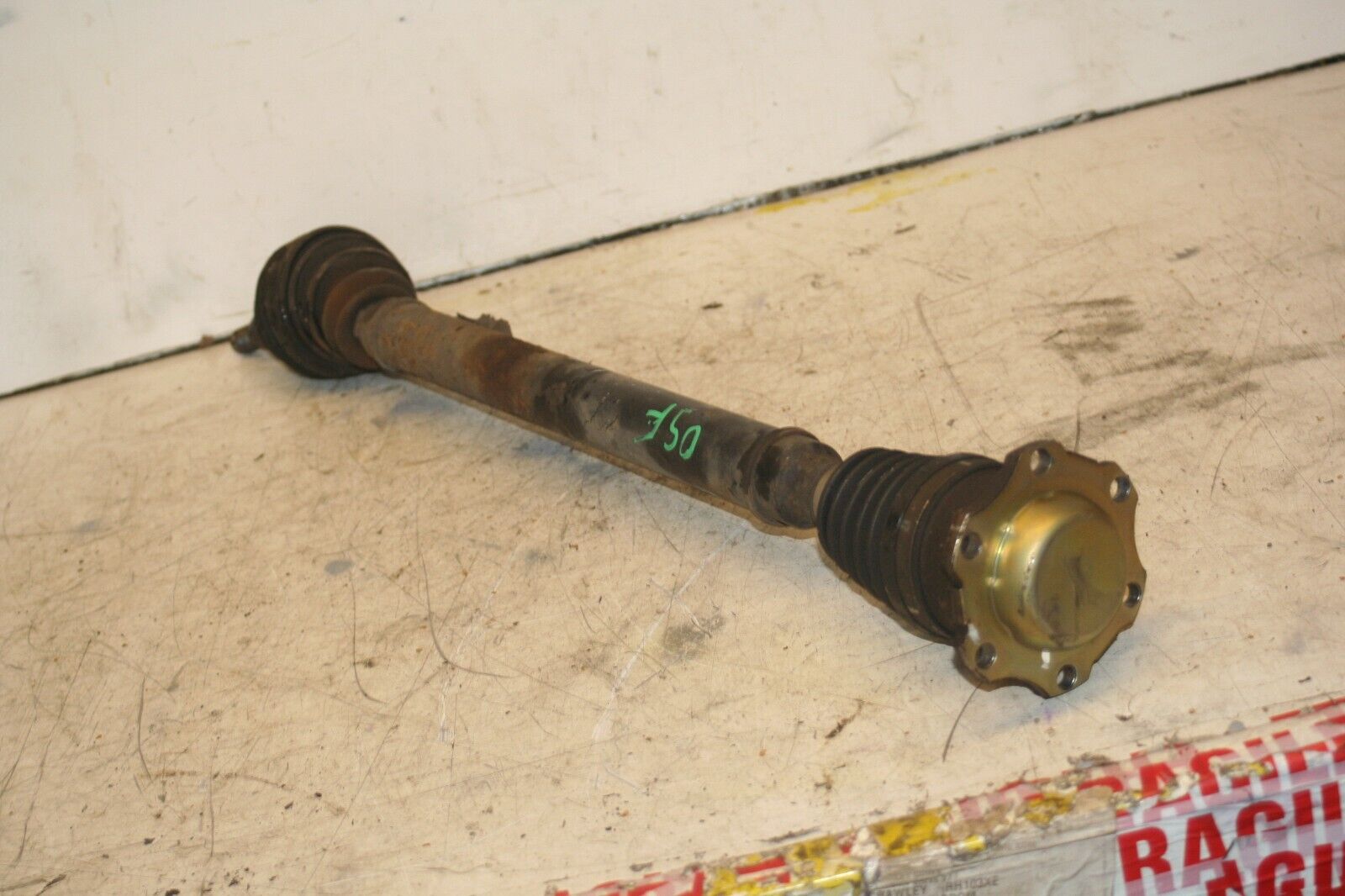 2004 VOLKSWAGEN CONVERTIBLE BEETLE 1.8T. DRIVER SIDE DRIVESHAFT - Image 2