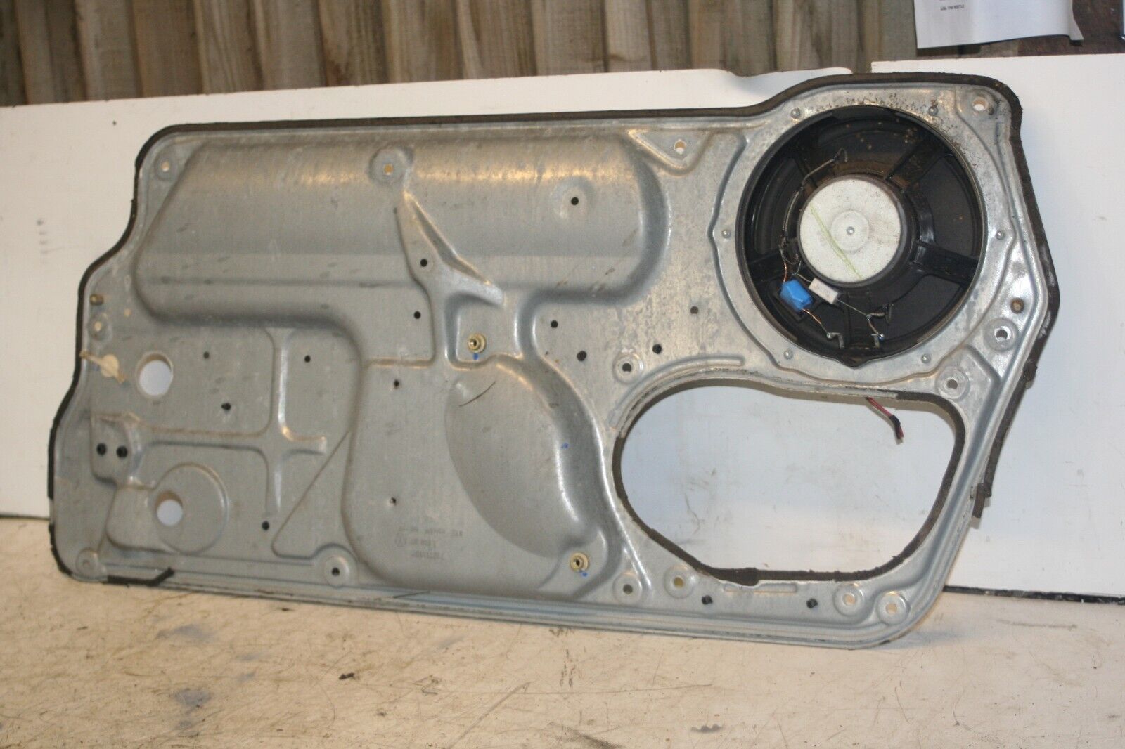 2004 VOLKSWAGEN CONVERTIBLE BEETLE 1.8T. PASSENGER SIDE DOOR PANEL - Image 3