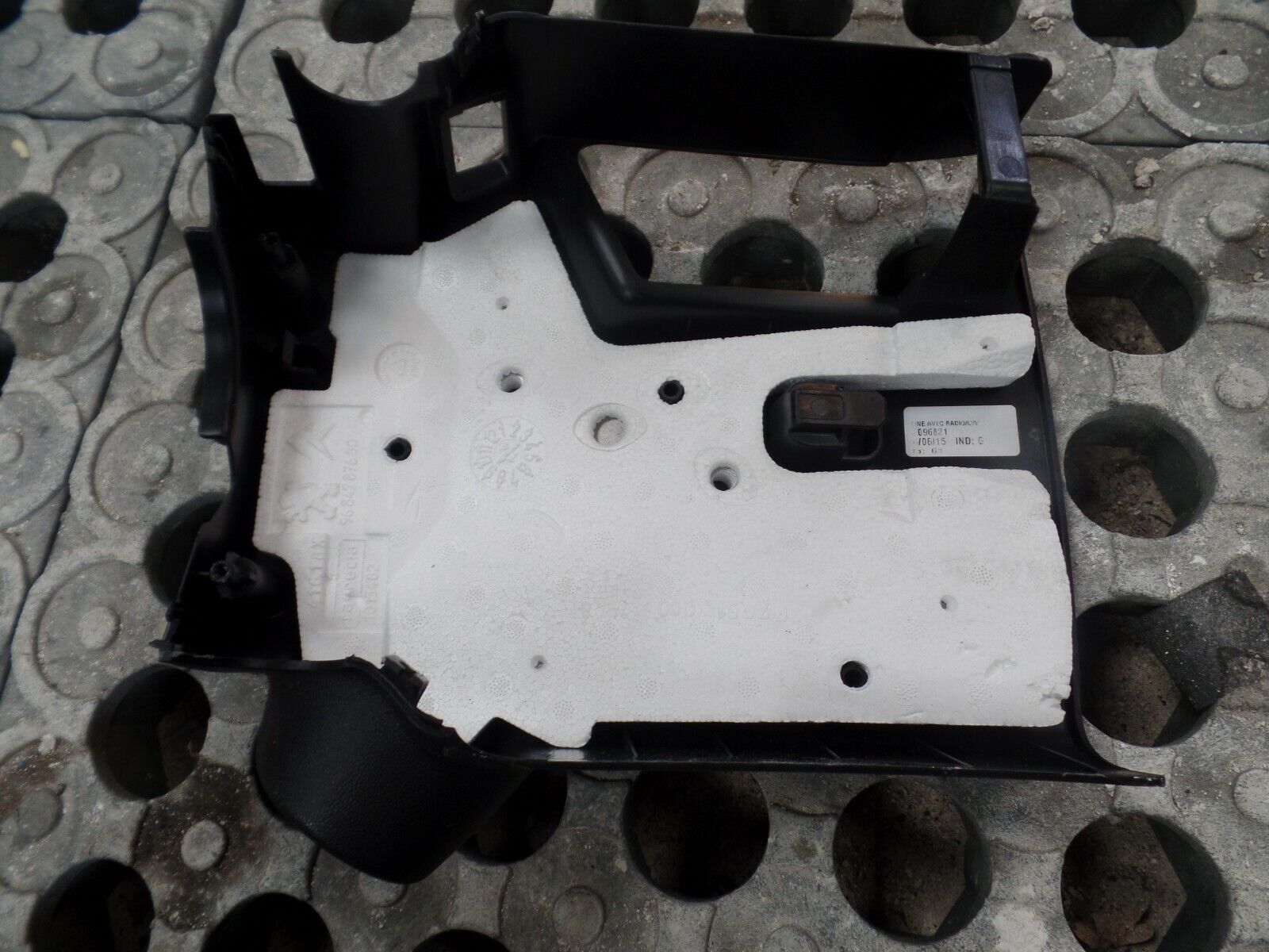 Citroen DS3 2015/16 1.2T Lower Steering Column Cowling Trim - Image 2