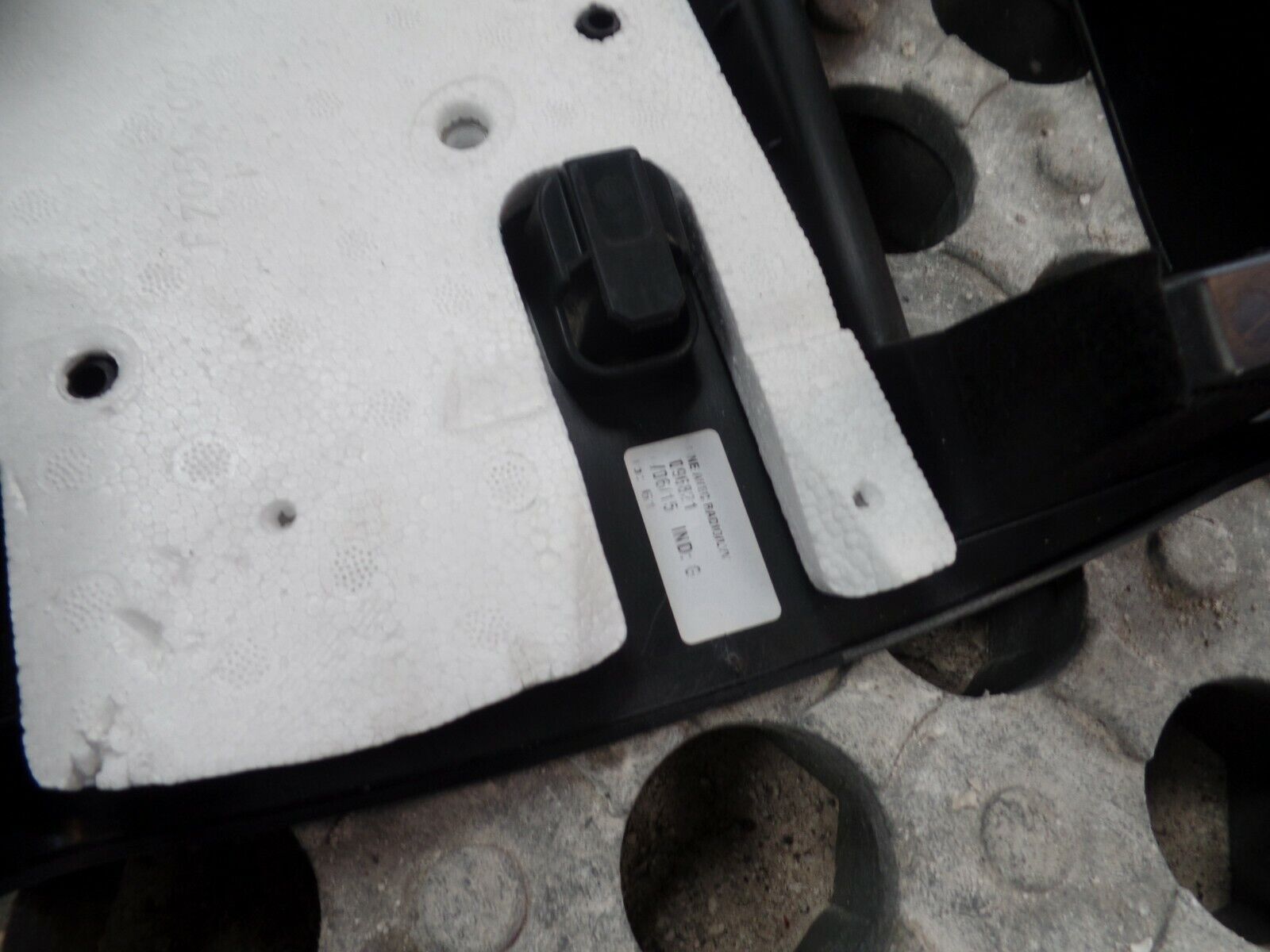 Citroen DS3 2015/16 1.2T Lower Steering Column Cowling Trim - Image 3