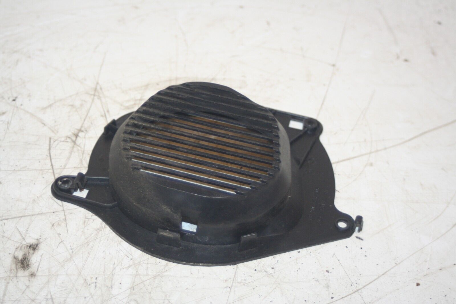 2000 MERCEDES C CLASS W202. DRIVER SIDE FRONT 2028270683 SPEAKER COVER