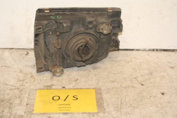 1994 MITSUBISHI PAJERO SHOGUN. DRIVER SIDE HEADLIGHT - Image 3