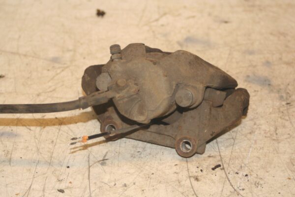 2004 VOLKSWAGEN CONVERTIBLE BEETLE 1.8T NEAR SIDE FRONT BRAKE CALIPER CARRIER - Image 2