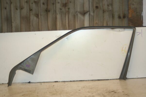 2000 MERCEDES C CLASS W202. PASSENGER SIDE FRONT WINDOW SURROUND TRIM - Image 3