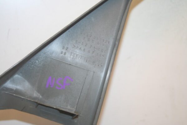 2000 MERCEDES C CLASS W202. PASSENGER SIDE FRONT WINDOW SURROUND TRIM - Image 4