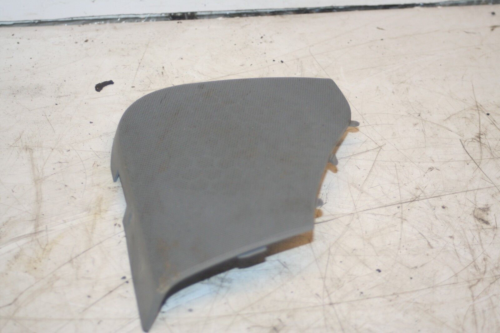 2000 MERCEDES C CLASS W202. DRIVER SIDE FRONT SPEAKER GRILLE - Image 2
