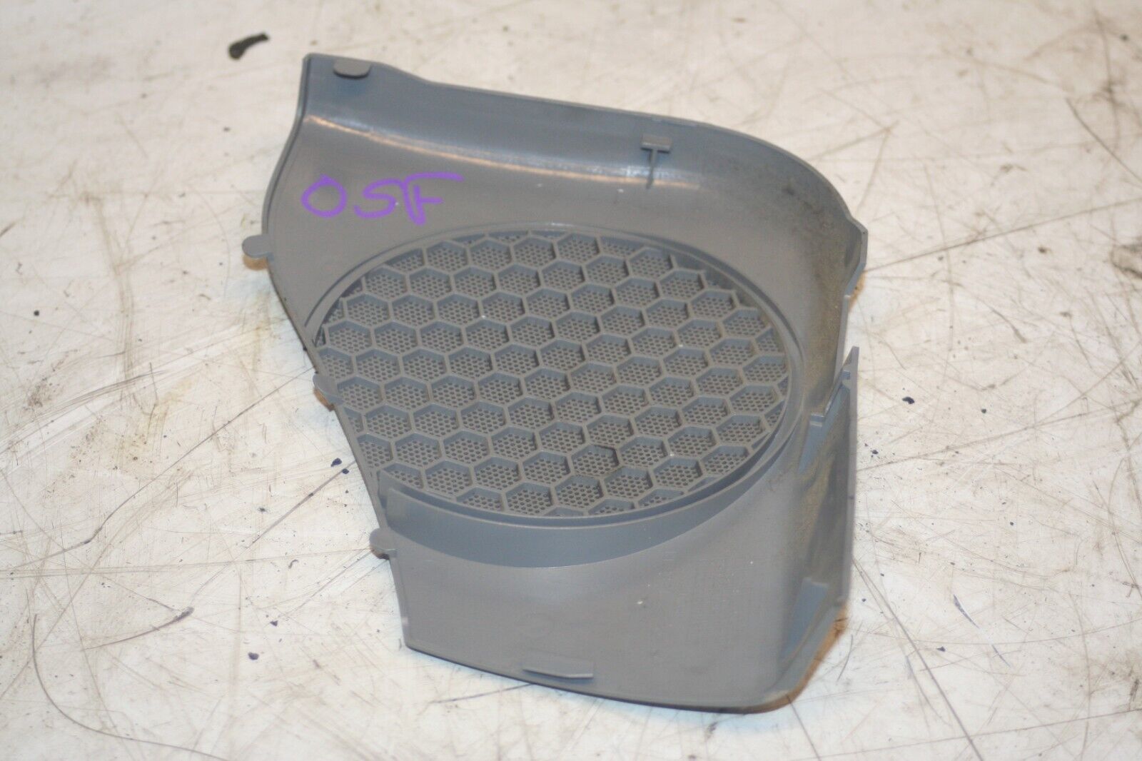 2000 MERCEDES C CLASS W202. DRIVER SIDE FRONT SPEAKER GRILLE - Image 3