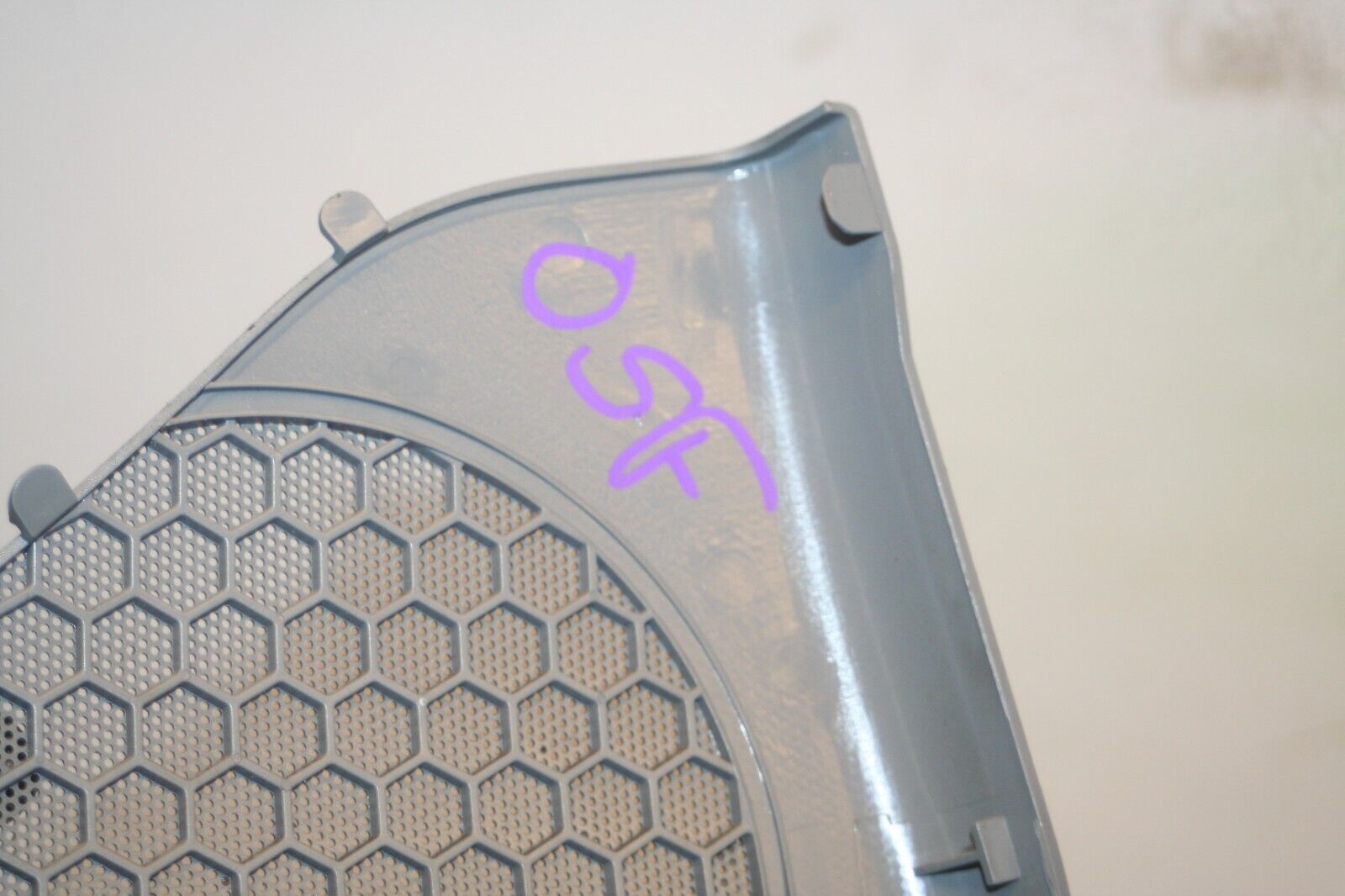 2000 MERCEDES C CLASS W202. DRIVER SIDE FRONT SPEAKER GRILLE - Image 5