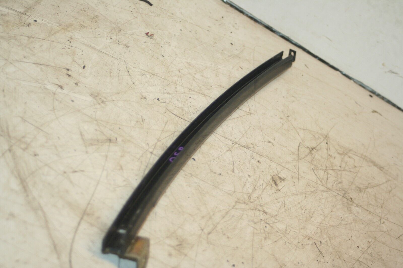 2000 MERCEDES C CLASS W202. DRIVER SIDE REAR WINDOW RUNNER - Image 2