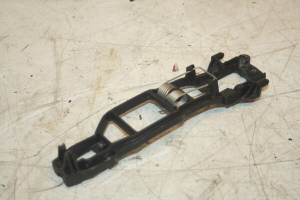 2000 MERCEDES C CLASS W202. DRIVER SIDE FRONT DOOR HANDLE FRAME