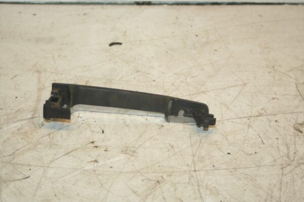 2000 MERCEDES C CLASS W202. DRIVER SIDE FRONT DOOR HANDLE - Image 2