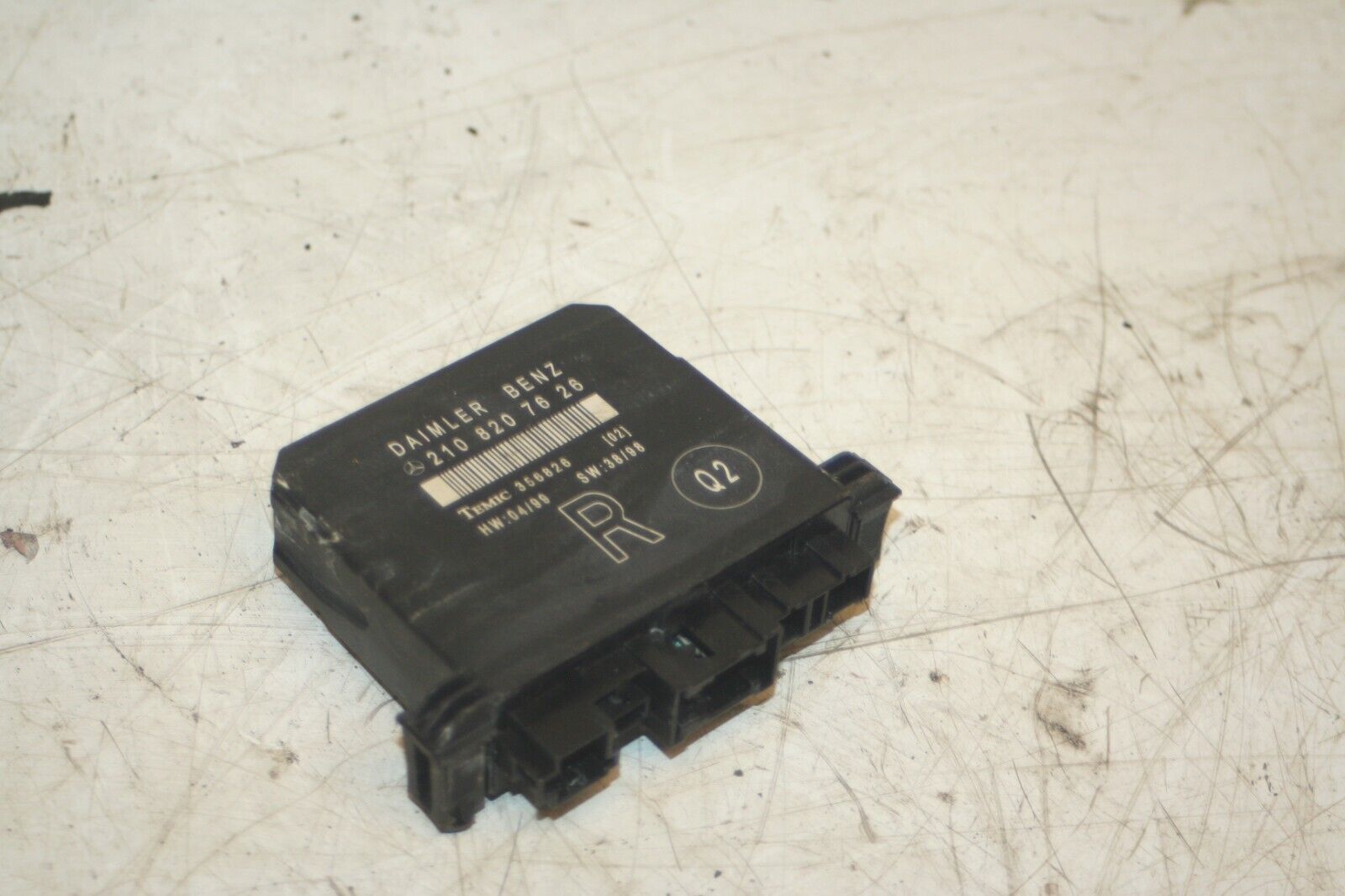 2000 MERCEDES C CLASS W202. 2108207626 DOOR ECU DRIVER SIDE FRONT