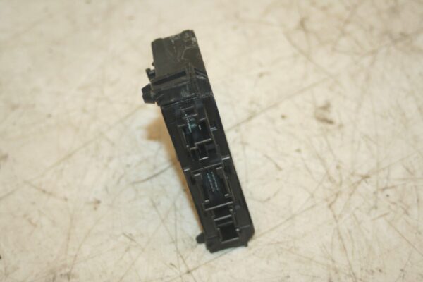 2000 MERCEDES C CLASS W202. 2108207626 DOOR ECU DRIVER SIDE FRONT - Image 3