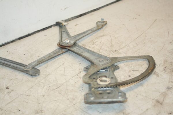 2000 MERCEDES C CLASS W202. DRIVER SIDE FRONT WINDOW REGULATOR - Image 5