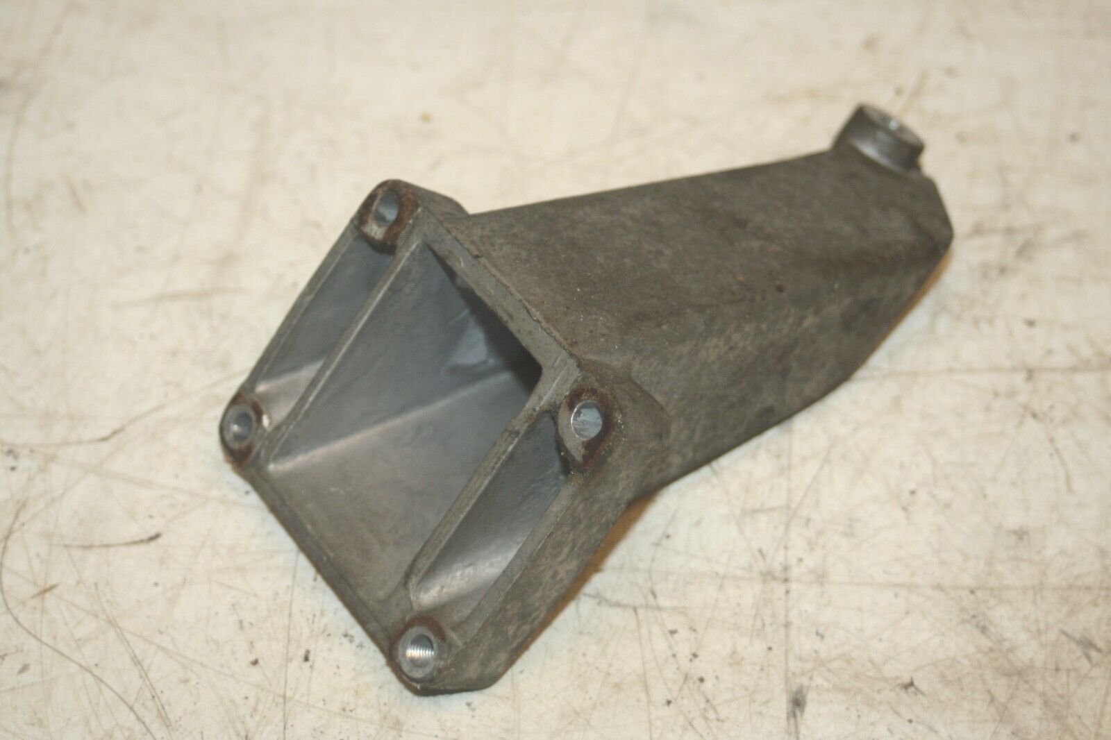 2005 MERCEDES S CLASS W220. ENGINE MOUNT