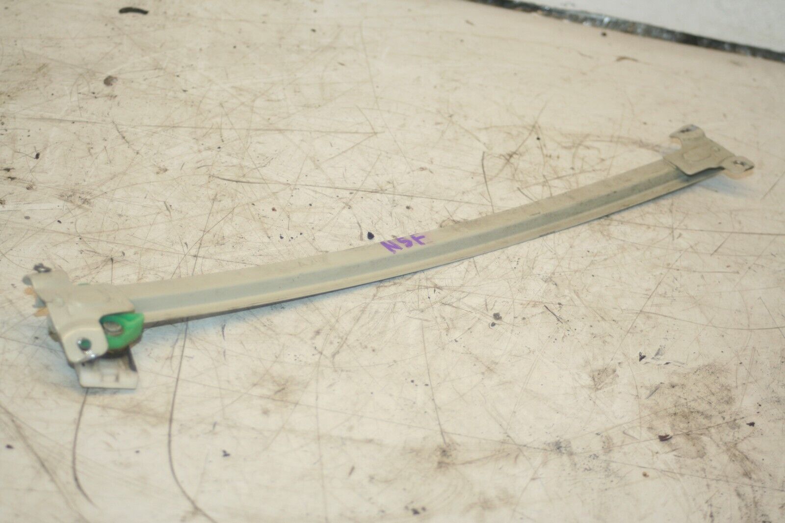 2000 MERCEDES C CLASS W202. PASSENGER SIDE FRONT WINDOW RUNNER