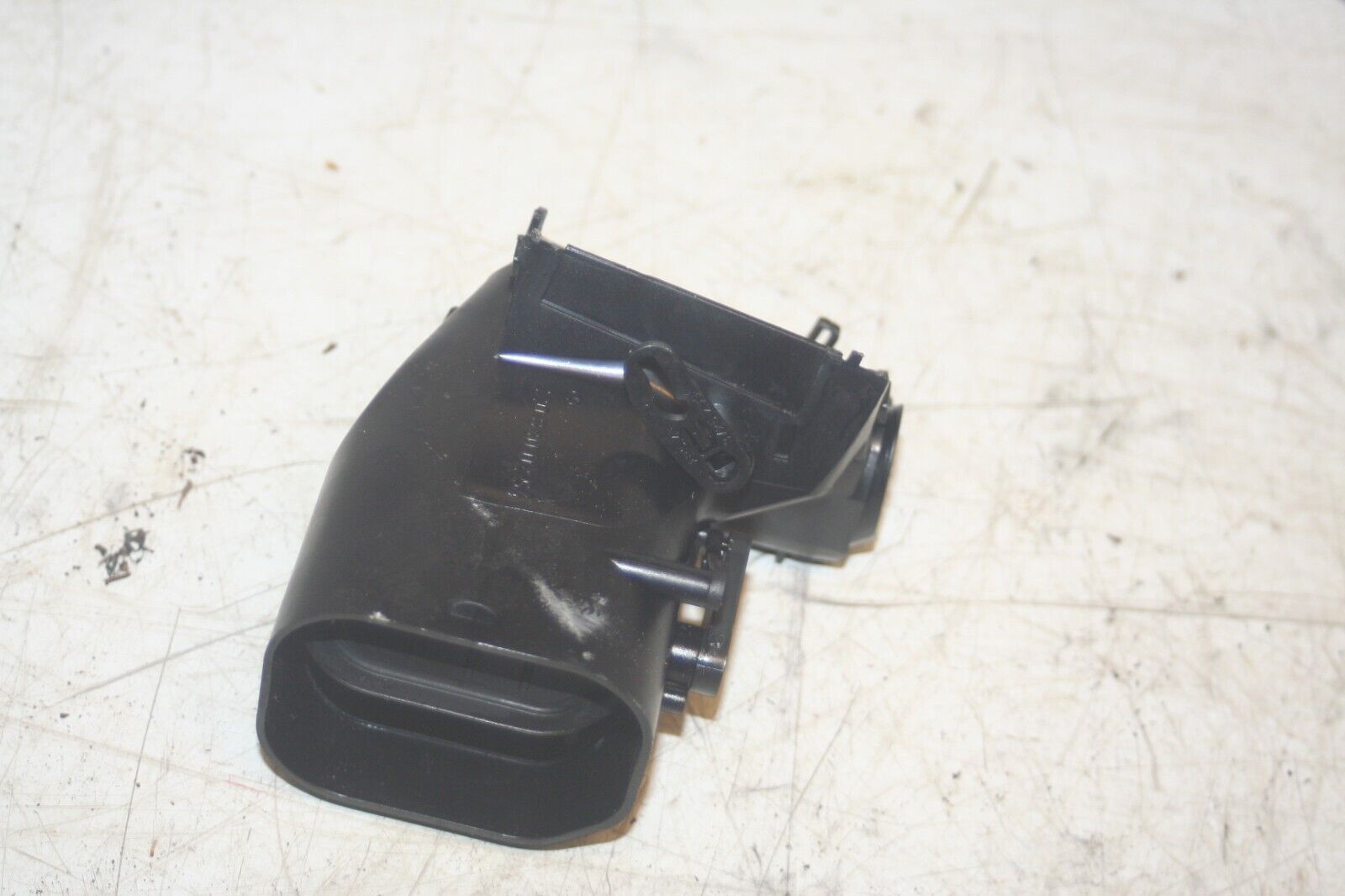 2005 MERCEDES S CLASS W220. AIR VENT DUCT 2208300254 - Image 2