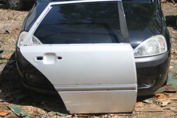 2000 MERCEDES C CLASS W202. DRIVER SIDE REAR DOOR SHELL IN SILVER