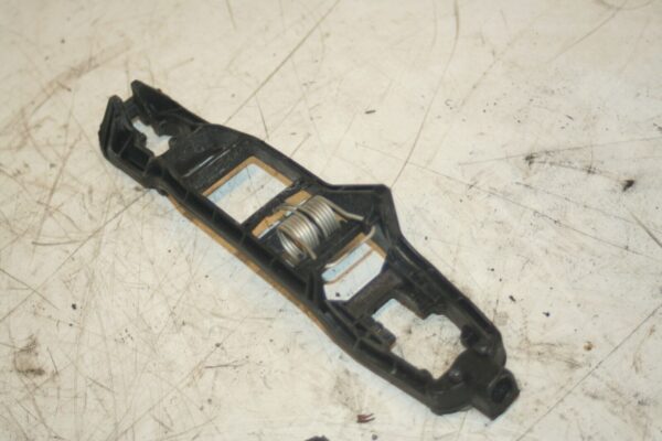 2000 MERCEDES C CLASS W202. DRIVER SIDE REAR DOOR HANDLE FRAME - Image 2