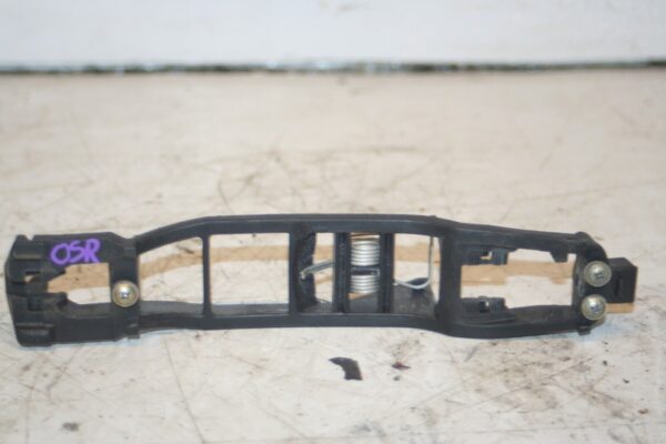 2000 MERCEDES C CLASS W202. DRIVER SIDE REAR DOOR HANDLE FRAME - Image 3