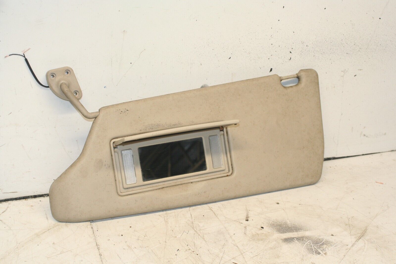 2001 LAND ROVER DISCOVERY 2 TD5. PASSENGER SIDE SUN VISOR