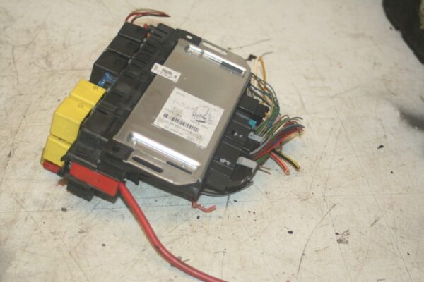 2005 MERCEDES S CLASS W220. FUSE BOX BOARD RELAYS HOUSING SAM A035459432 - Image 3