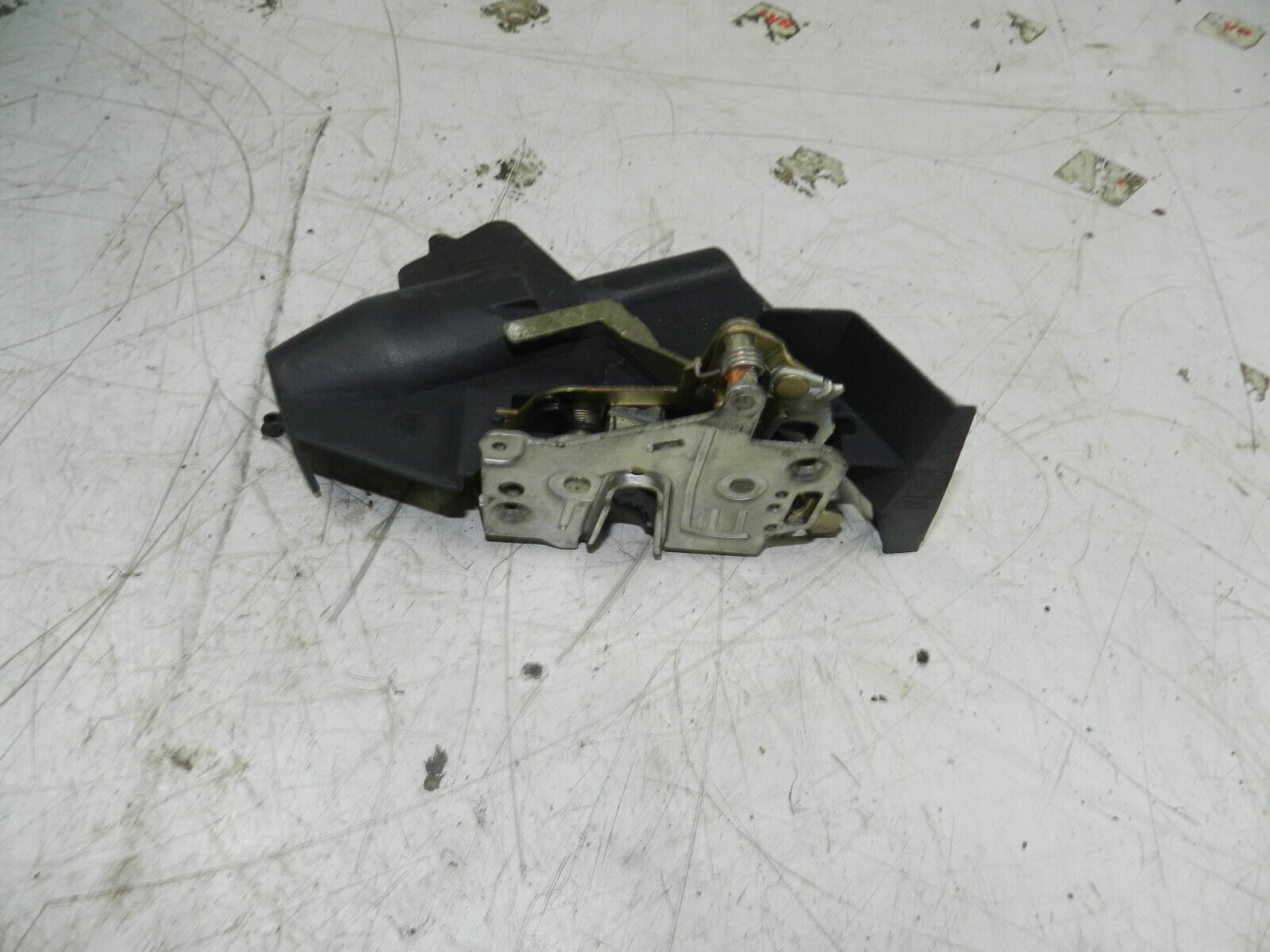 (131) 02 MERCEDES BENZ E CLASS ESTATE W210. PASSENGER SIDE REAR DOOR LOCK MOTOR