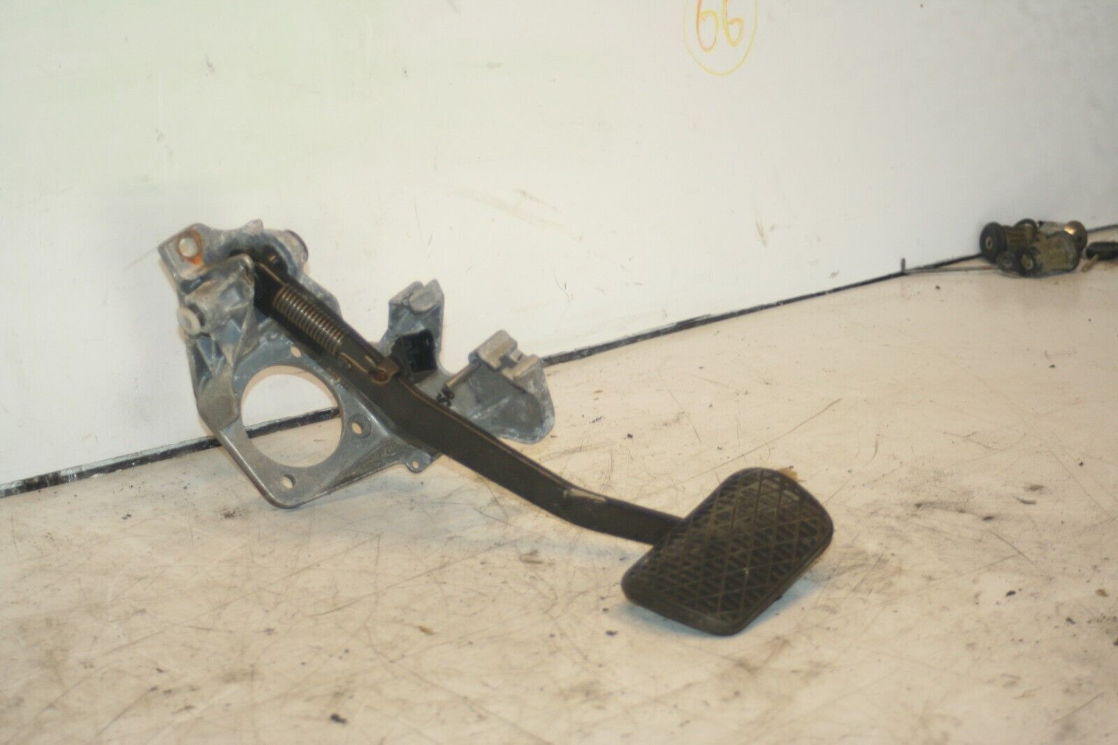 2000 MERCEDES C CLASS W202. BRAKE PEDAL - Image 2
