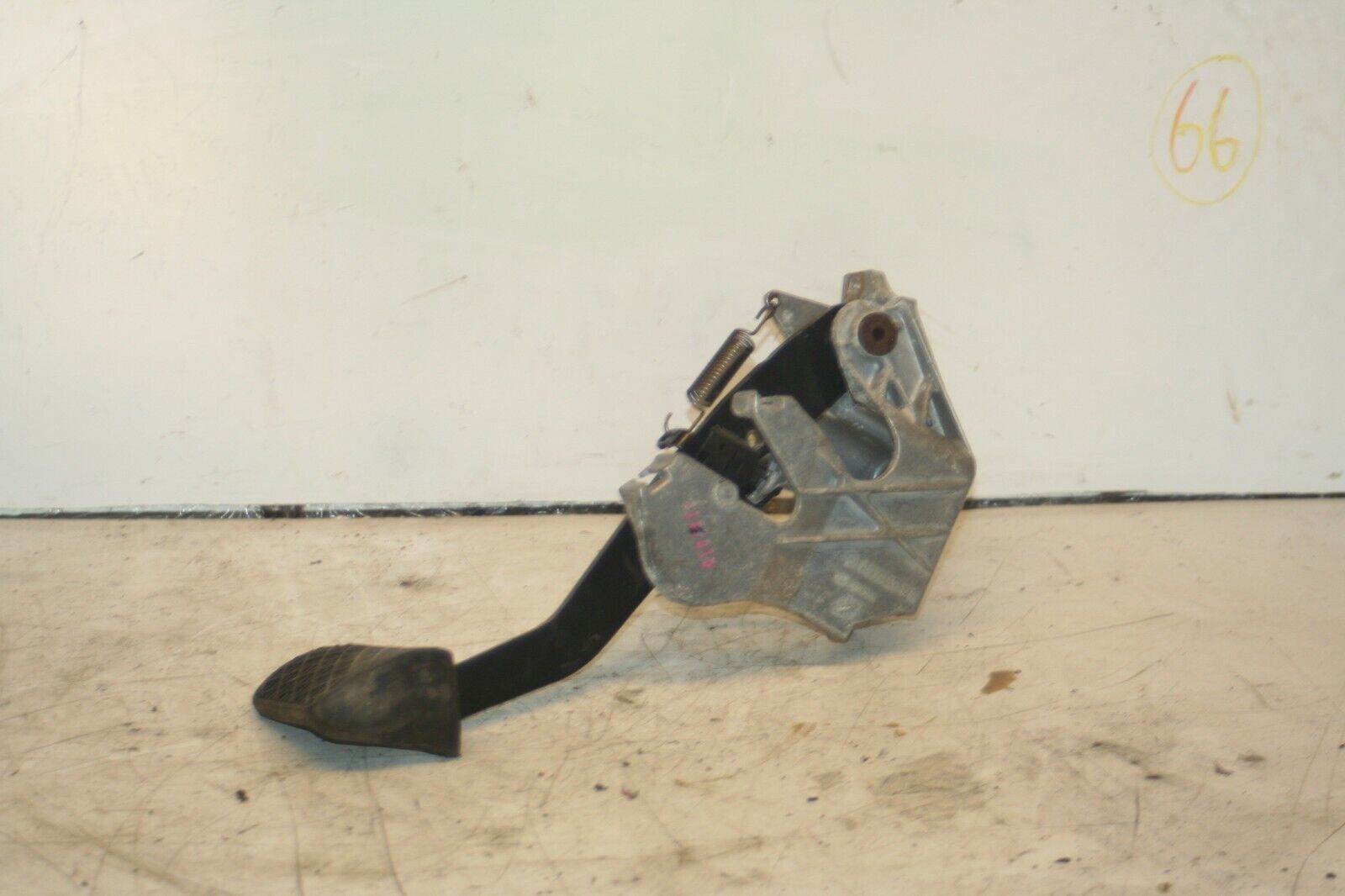 2000 MERCEDES C CLASS W202. BRAKE PEDAL - Image 3