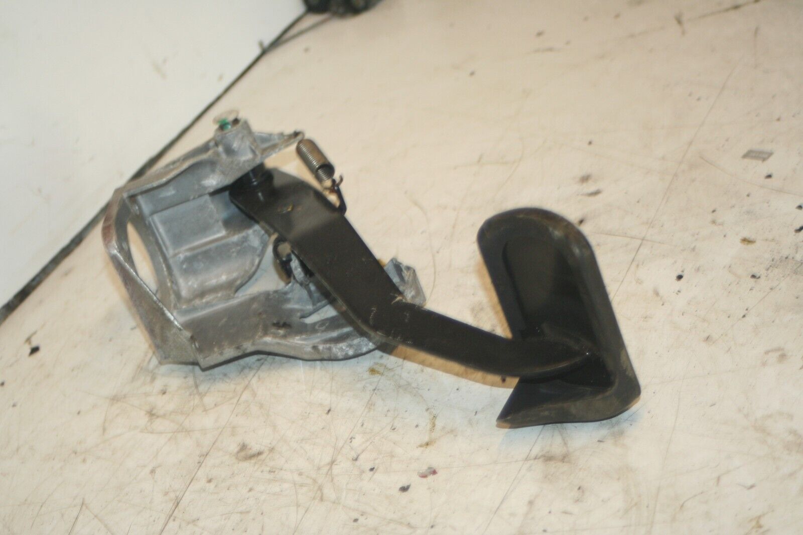 2000 MERCEDES C CLASS W202. BRAKE PEDAL - Image 6