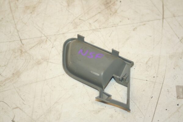 2000 MERCEDES C CLASS W202. PASSENGER SIDE FRONT DOOR HANDLE SURROUND - Image 3