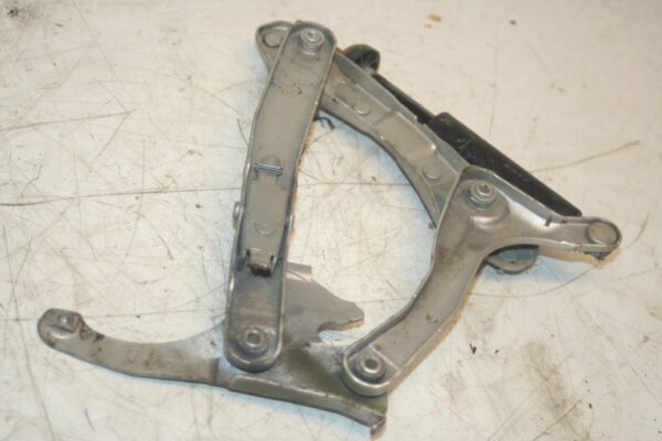 2000 MERCEDES C CLASS W202. BONNET HINGE - Image 4