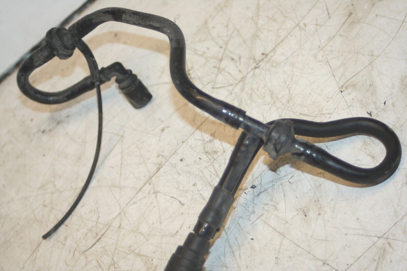 2000 MERCEDES C CLASS W202. VACUUM PIPE