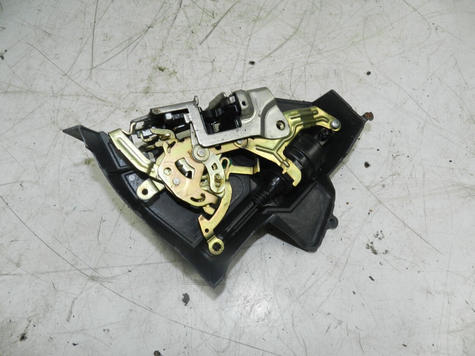 (131) 2002 MERCEDES BENZ E CLASS ESTATE W210. DRIVER SIDE REAR DOOR LOCK MOTOR - Image 3