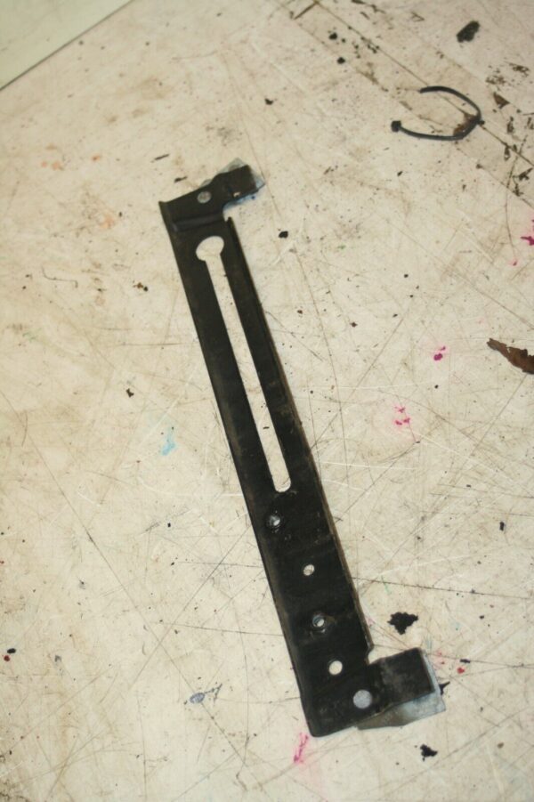 1988 BMW 525 E28. WINDOW REGULATOR BRACKET GLASS NEAR SIDE REAR - Image 2