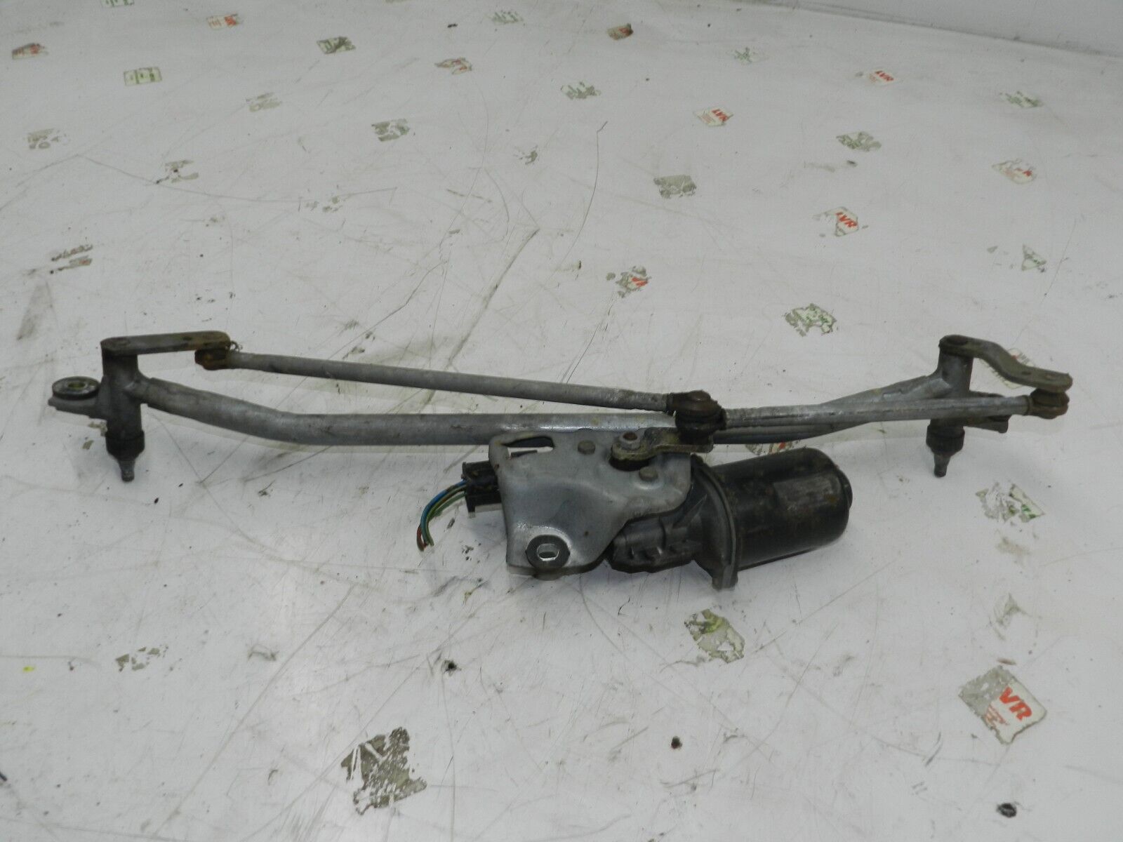 2006 LAND ROVER FREELANDER  1 TD4 L314. FRONT WIPER MOTOR AND LINKAGE BROKEN