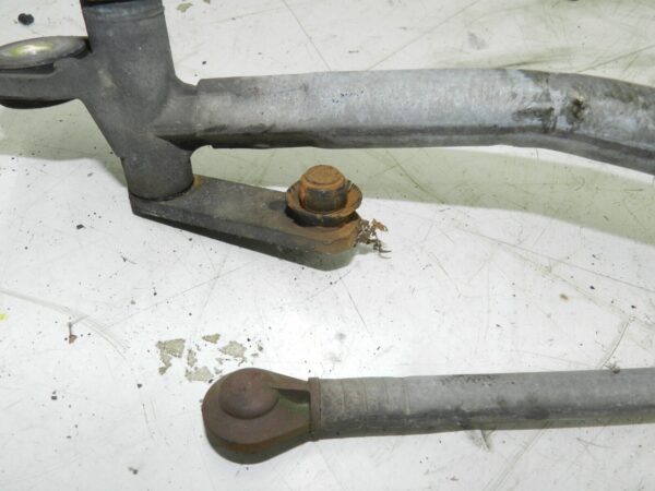2006 LAND ROVER FREELANDER  1 TD4 L314. FRONT WIPER MOTOR AND LINKAGE BROKEN - Image 3