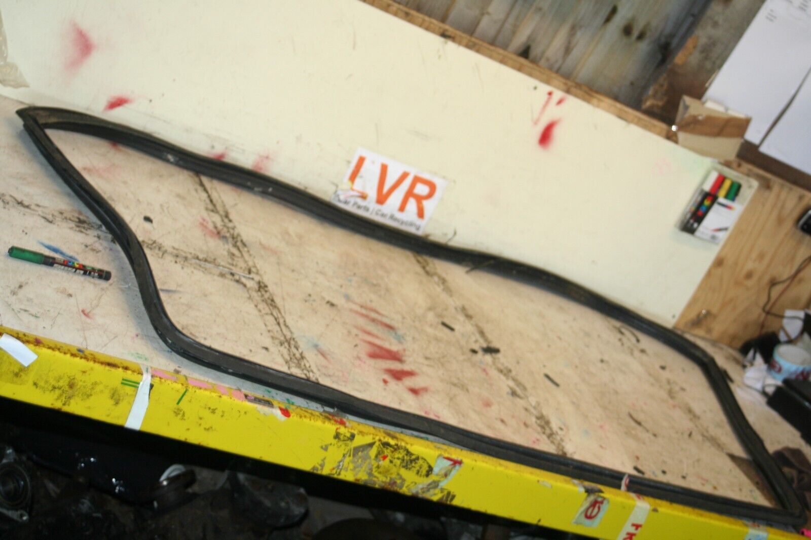 1988 BMW 525 E28. FRONT WINDSCREEN RUBBER SURROUND