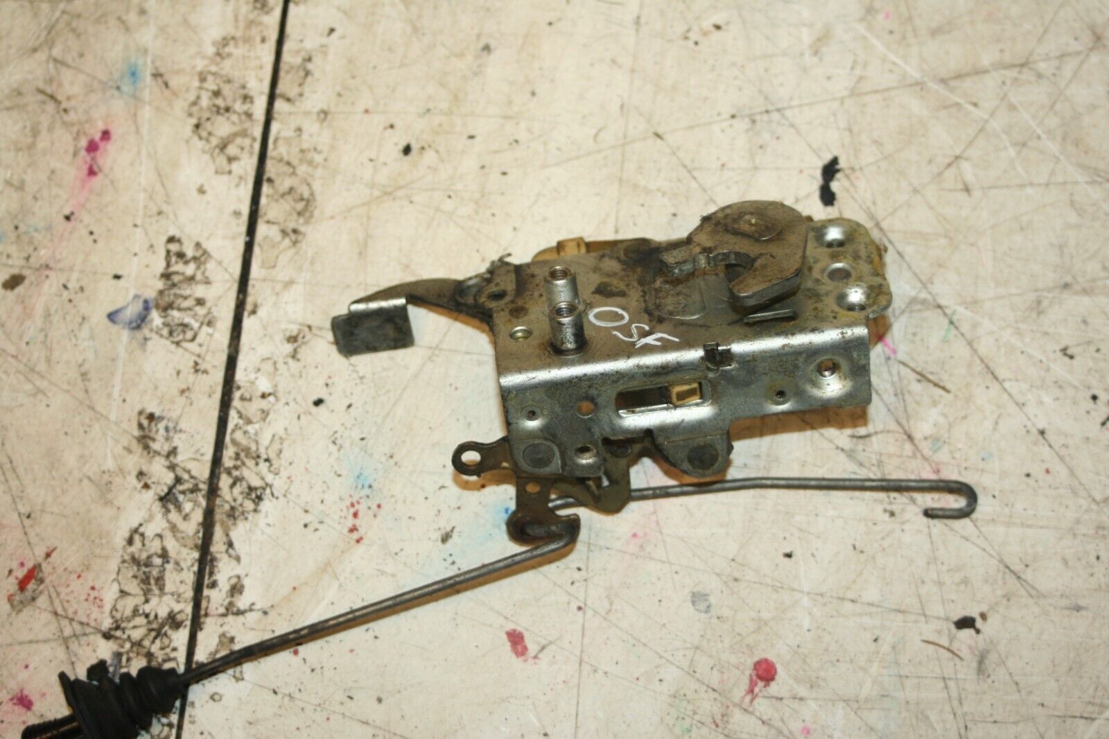 1988 BMW 525 E28. OFF SIDE FRONT DOOR LOCK MOTOR