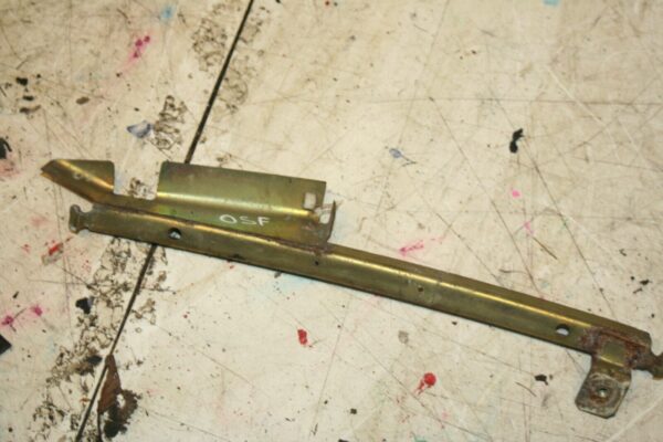 1988 BMW 525 E28. OFF SIDE FRONT DOOR WINDOW GLASS GUIDE