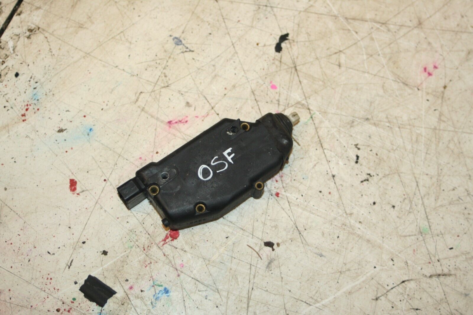 1988 BMW 525 E28. OFF SIDE FRONT DOOR LOCK ACTUATOR