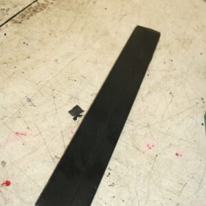 1988 BMW 525 E28. OFF SIDE FRONT DOOR WINDOW TRIM GLASS PILLAR