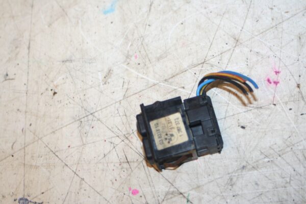 1988 BMW 525 E28. NEAR SIDE REAR WINDOW SWITCH - Image 2