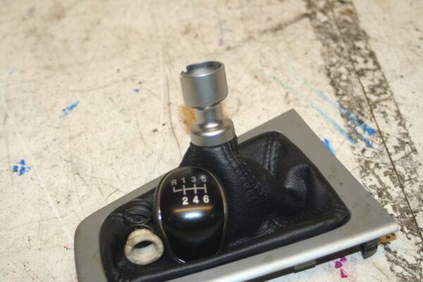 (69) 2014 FORD FOCUS MK3 1.0 ECOBOOST. GEAR SELECTOR SURROUND KNOB GATOR - Image 2