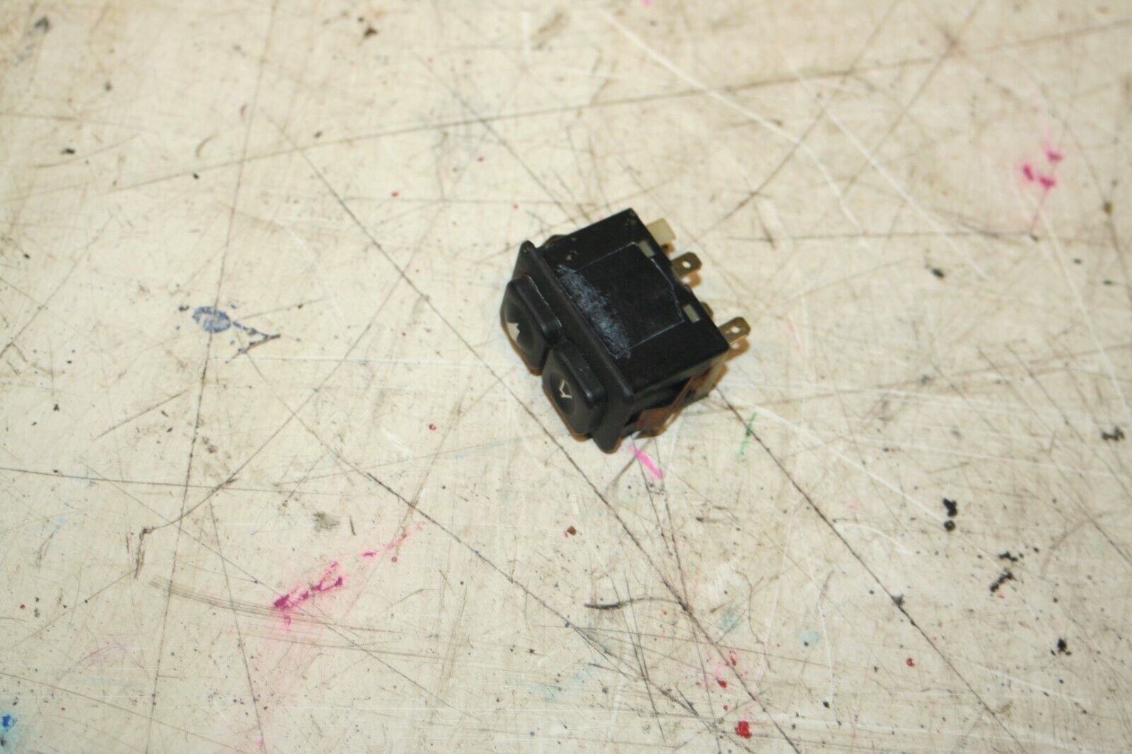 1988 BMW 525 E28. WINDOW SWITCH